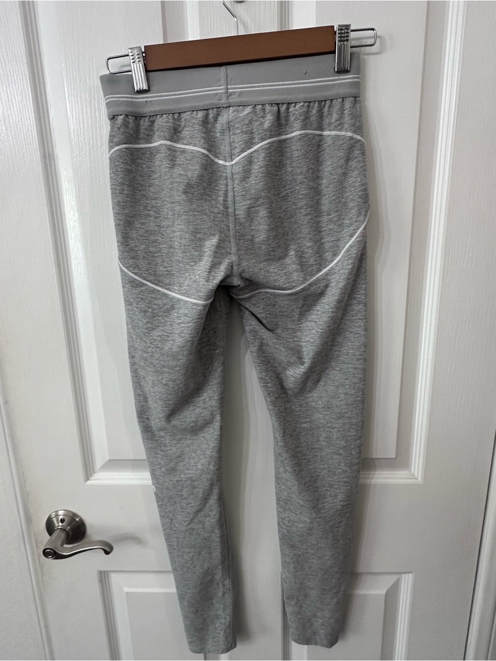Alo Yoga Alosoft High-Waist 7/8 Heart Throb Leggings - Heather Grey, Size Medium - Picture 3 of 5